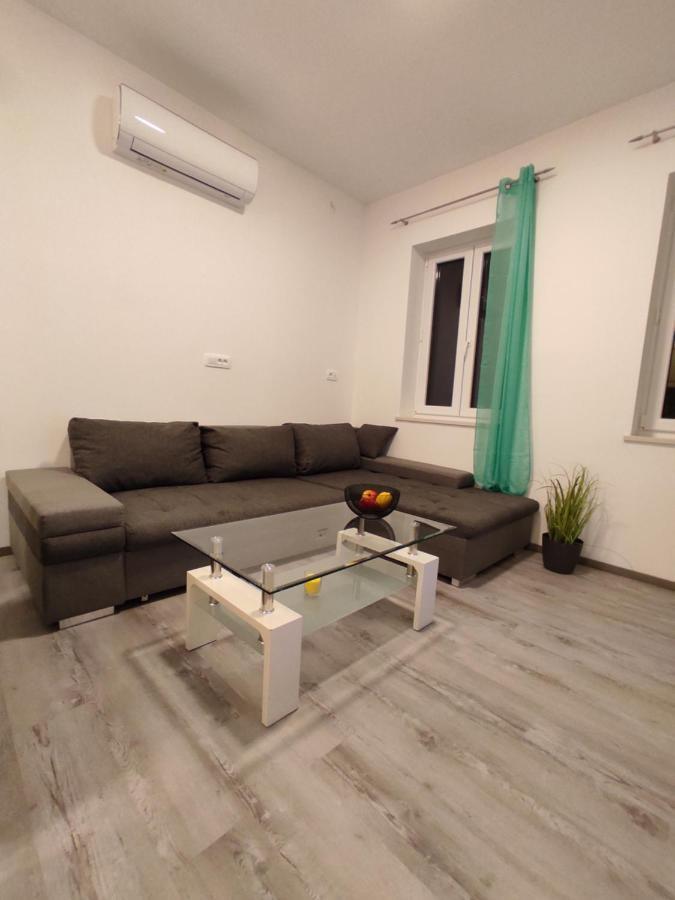 Apartment Ravnice Омиш Экстерьер фото